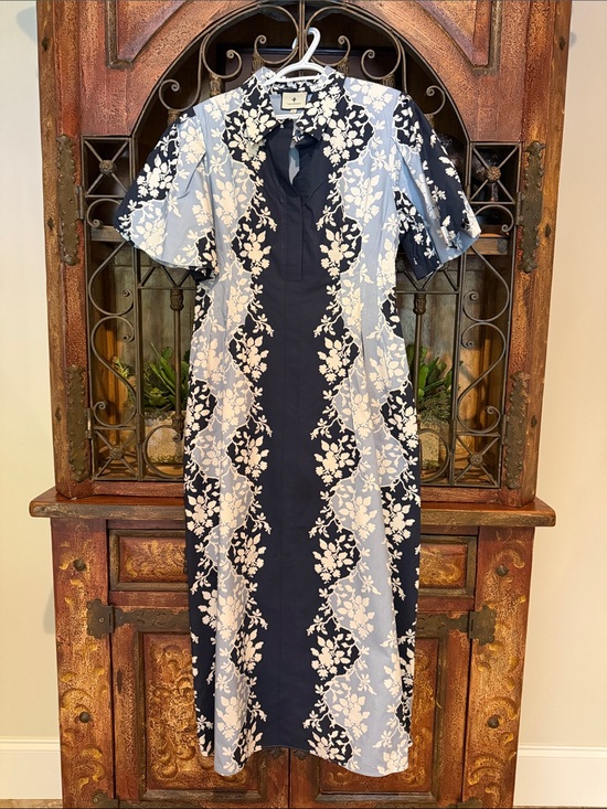 Tuckernuck Dresses & Skirts - Tuckernuck Navy and Light Blue Floral Delaney Dress